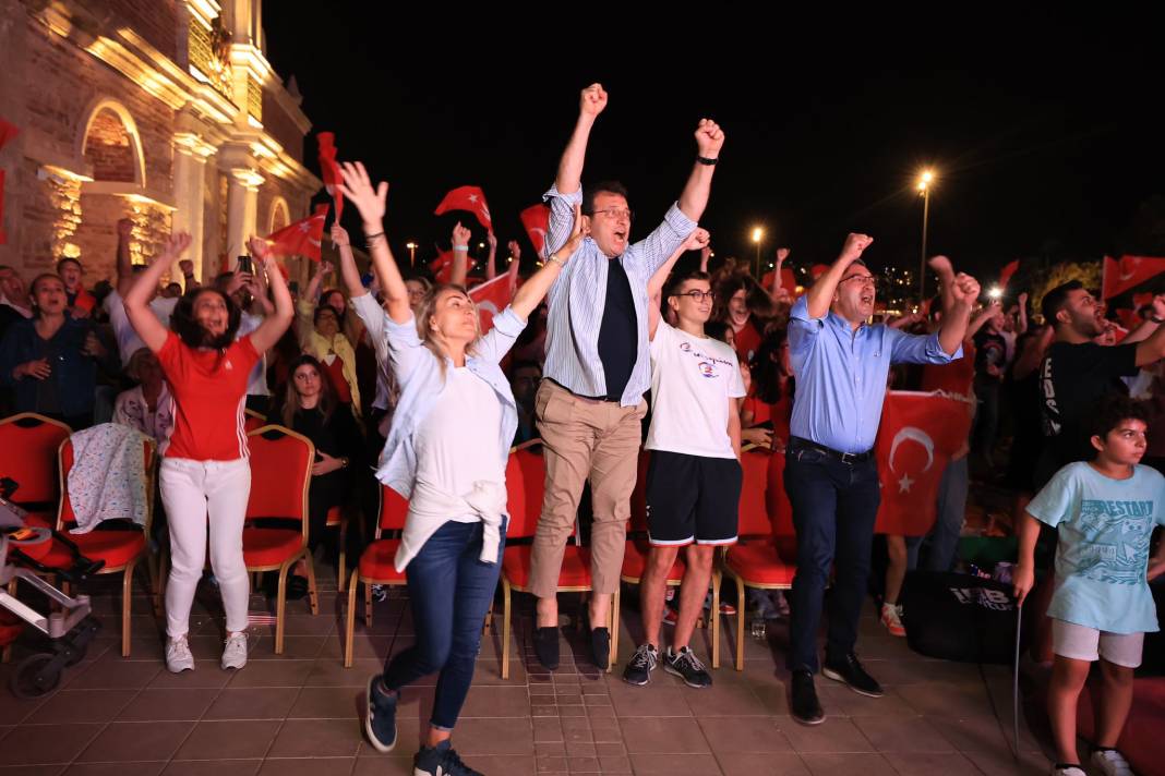 Ekrem ve Dilek İmamoğlu kadınların Avrupa Şampiyonluğu'nu böyle kutladı 3