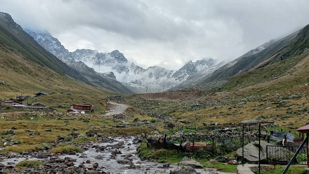 Doğu Karadeniz'de mevsimin ilk karı düştü 11