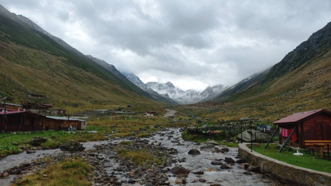 Doğu Karadeniz'de mevsimin ilk karı düştü 10