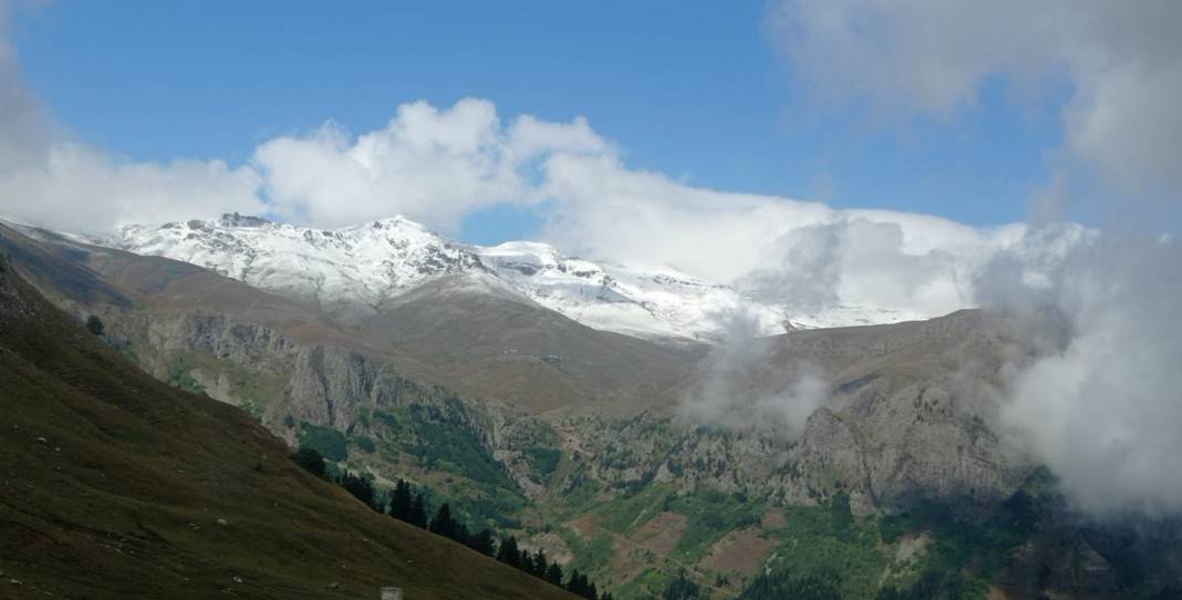 Doğu Karadeniz'de mevsimin ilk karı düştü 16