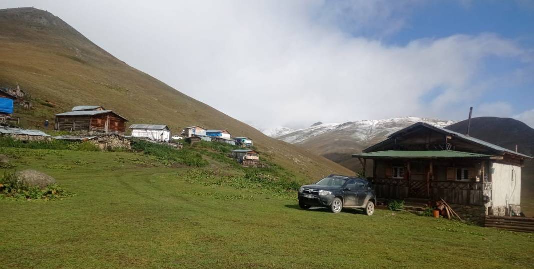 Doğu Karadeniz'de mevsimin ilk karı düştü 13