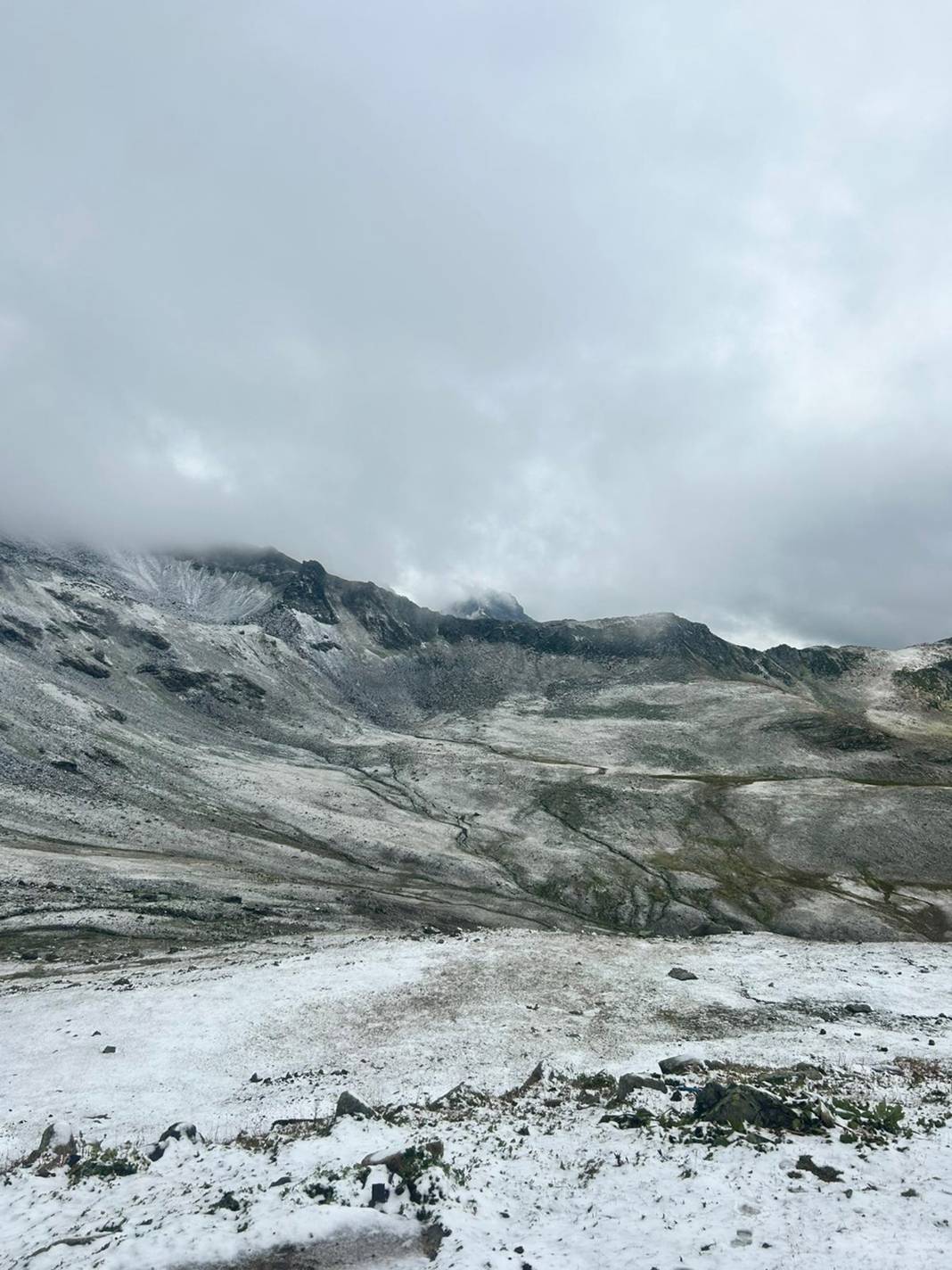 Doğu Karadeniz'de mevsimin ilk karı düştü 3