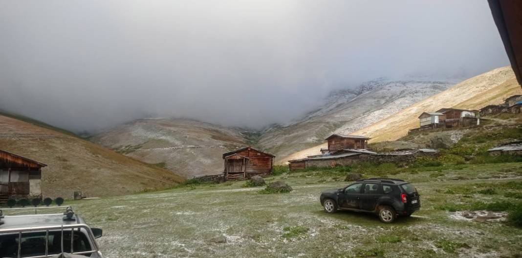 Doğu Karadeniz'de mevsimin ilk karı düştü 6