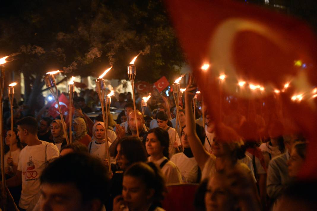 Adana'da Cumhuriyet Bayramı’nın 100’üncü yılında fener alayı 1
