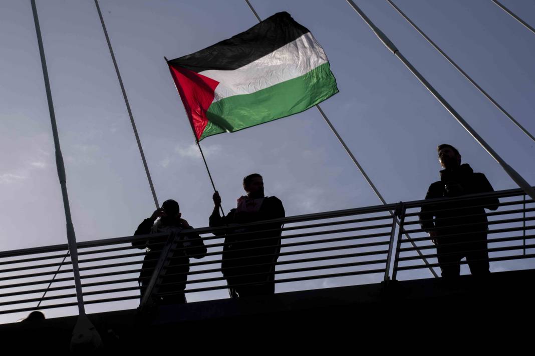 Londra'da on binlerce kişi Filistin'e özgürlük istedi 67