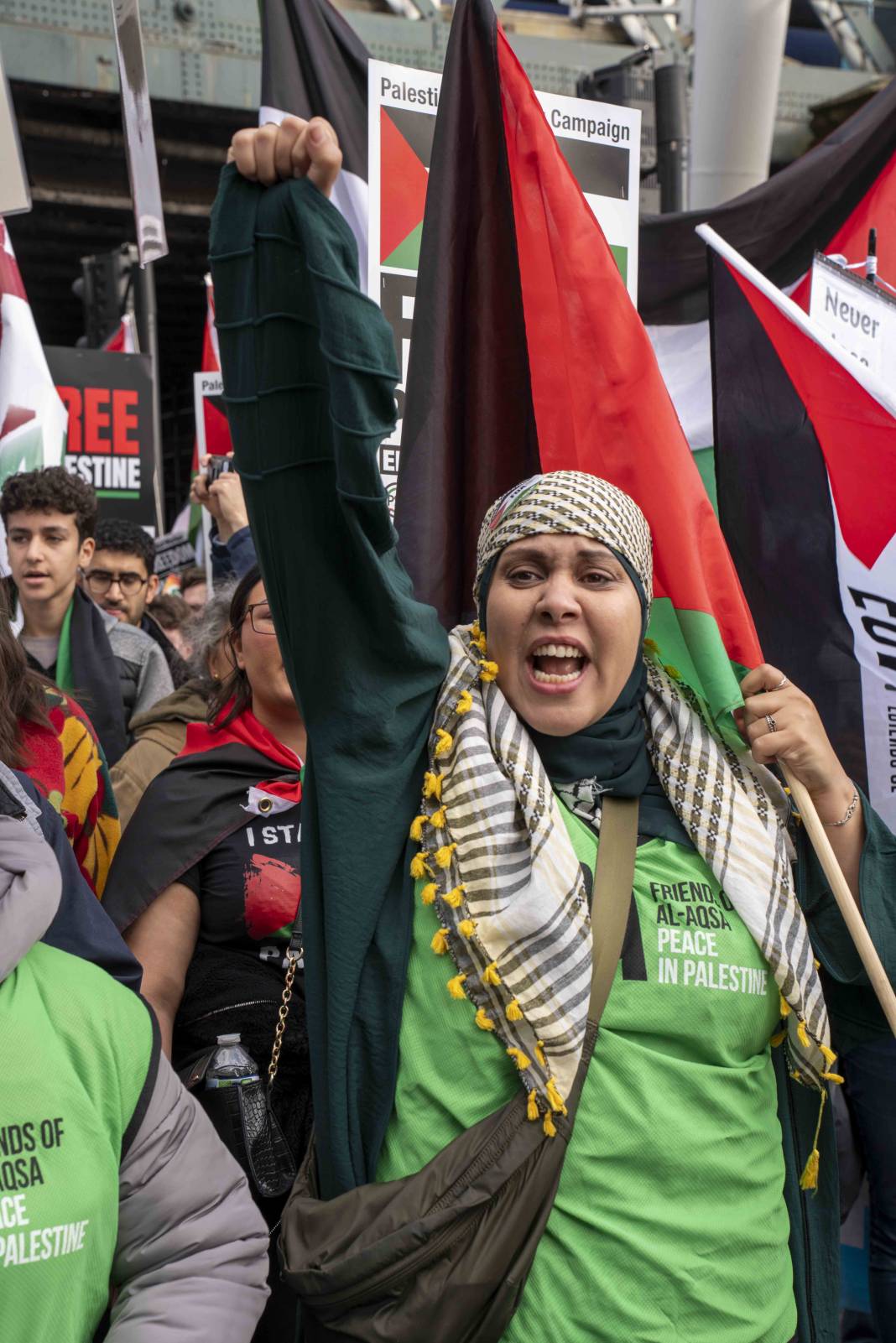 Londra'da on binlerce kişi Filistin'e özgürlük istedi 56