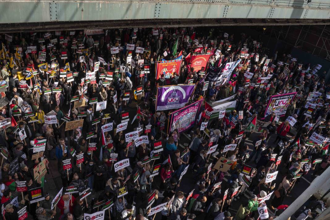 Londra'da on binlerce kişi Filistin'e özgürlük istedi 49