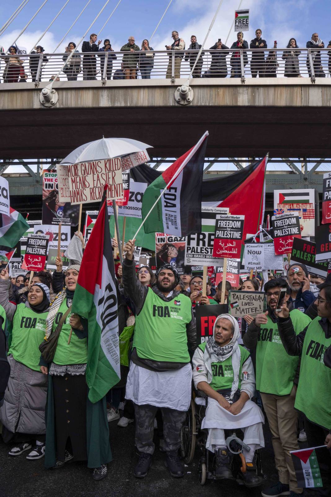Londra'da on binlerce kişi Filistin'e özgürlük istedi 48