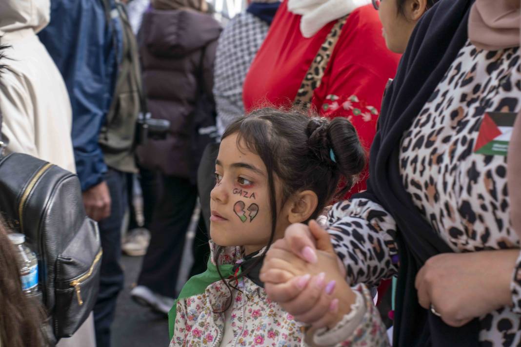 Londra'da on binlerce kişi Filistin'e özgürlük istedi 40