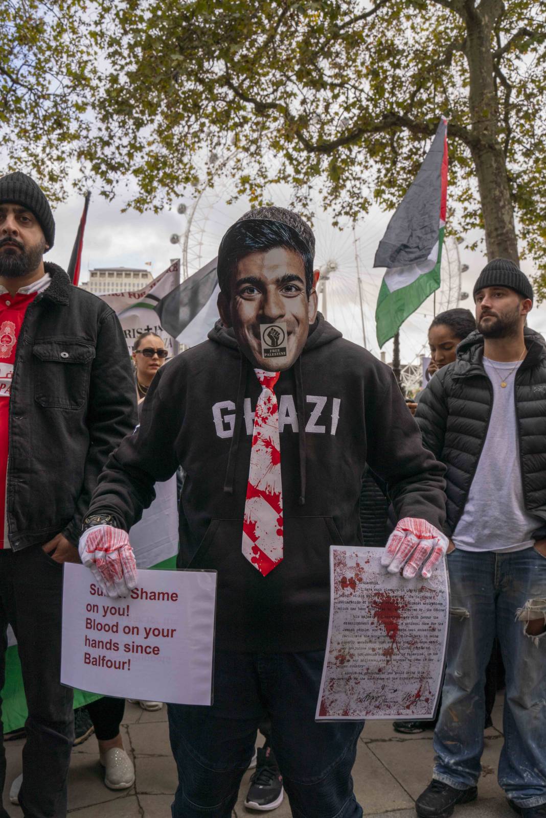 Londra'da on binlerce kişi Filistin'e özgürlük istedi 36