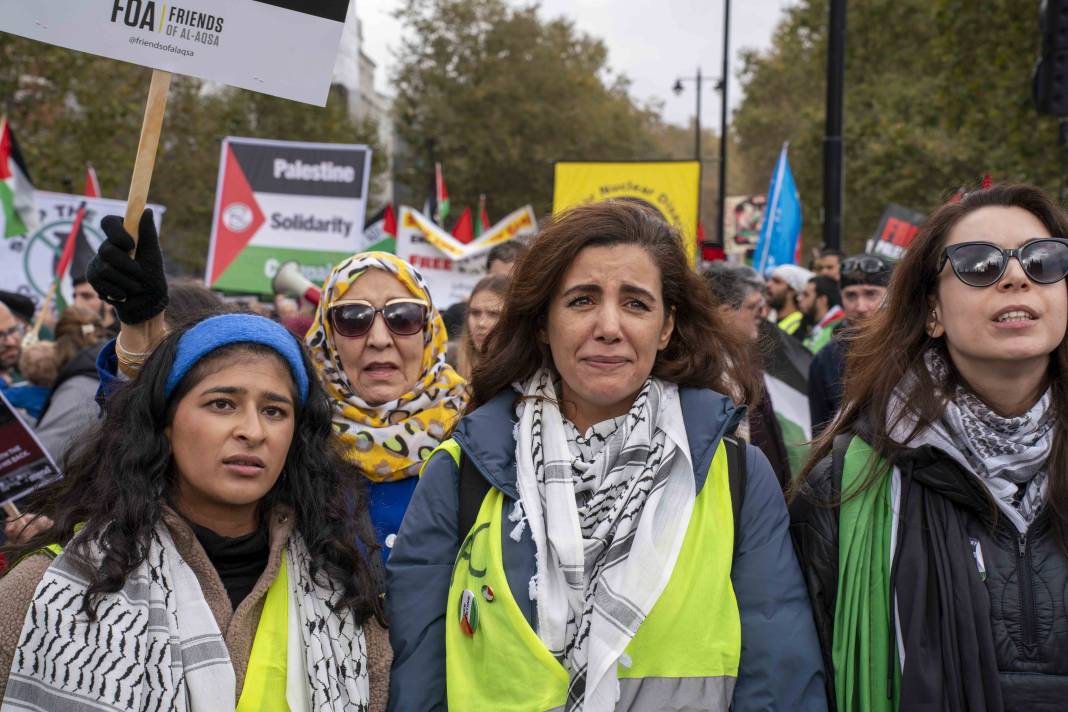 Londra'da on binlerce kişi Filistin'e özgürlük istedi 33