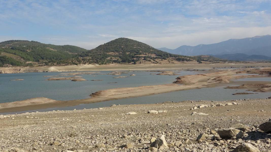 Bayramiç Barajı kritik seviyede: Şebeke suyunda balçık ve balık kokusu var 2