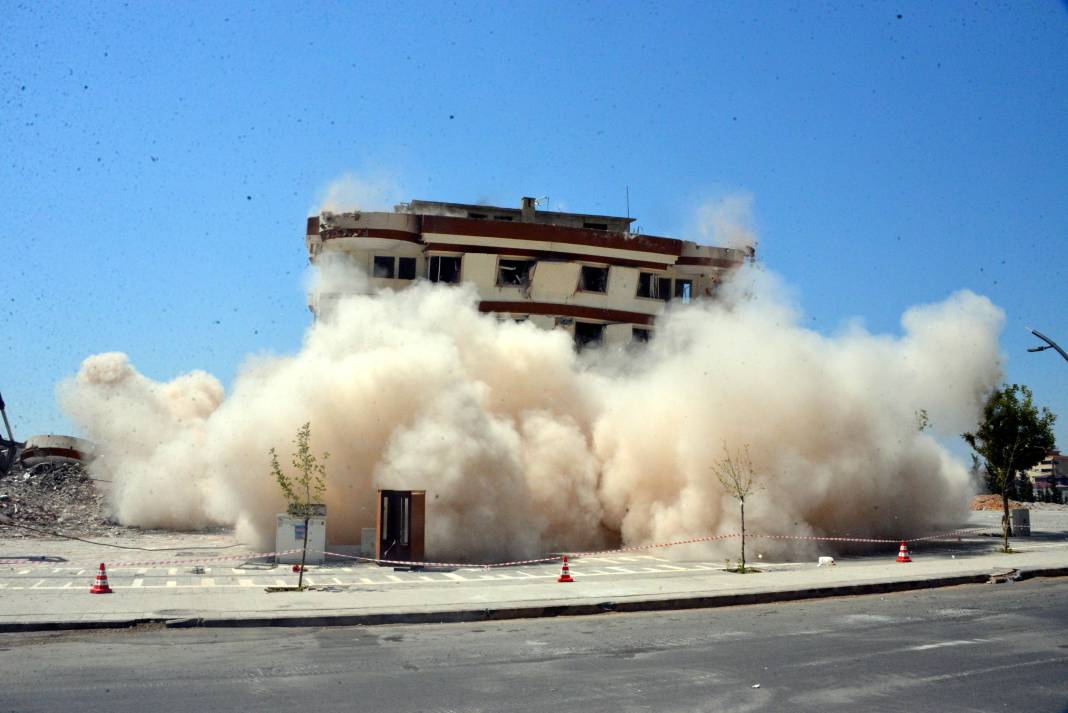 6 bin depremzede yaşıyor: Konteyner kent yakınında asbest tehlikesi 1