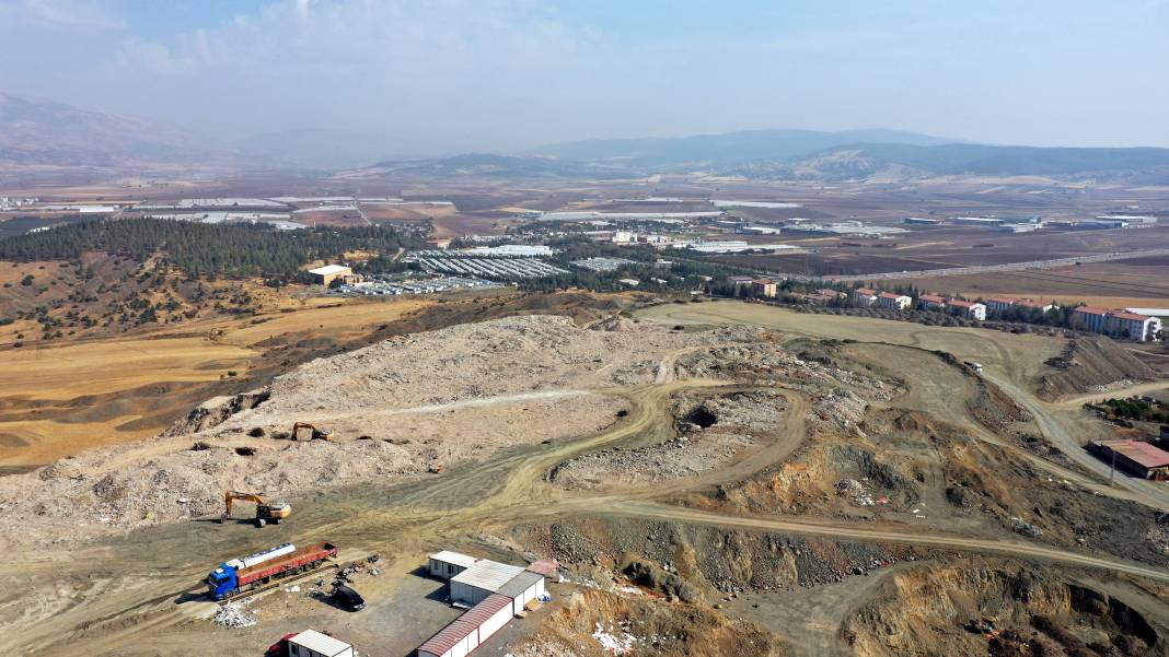 6 bin depremzede yaşıyor: Konteyner kent yakınında asbest tehlikesi 10