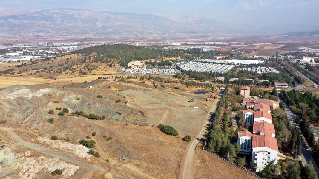 6 bin depremzede yaşıyor: Konteyner kent yakınında asbest tehlikesi 6