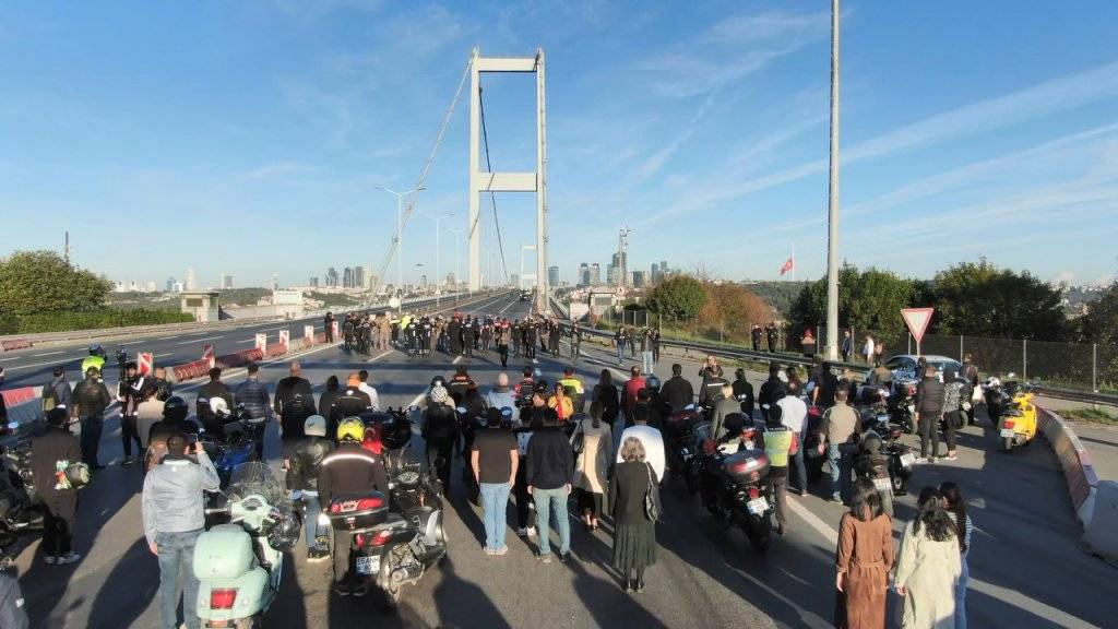 Havadan görüntülerle 15 Temmuz Şehitler Köprüsü 10 Kasım anması 15
