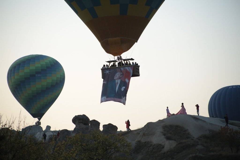 Sıcak hava balonları 10 Kasım'da böyle görüntülendi: Atatürk posterleriyle havalandılar 4