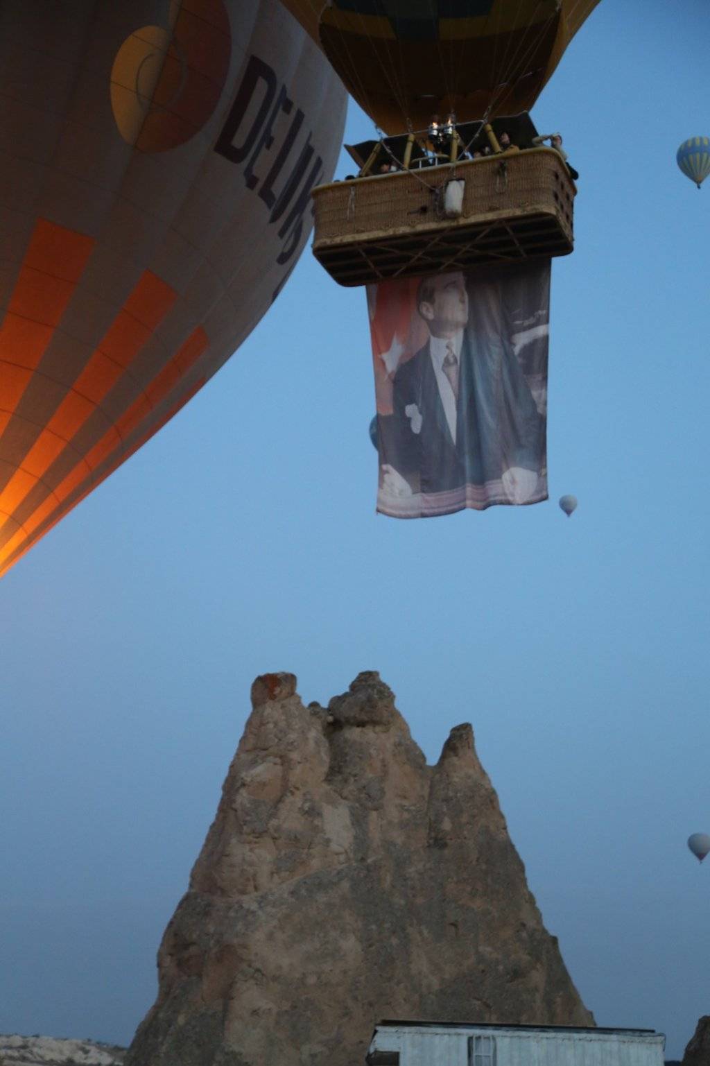 Sıcak hava balonları 10 Kasım'da böyle görüntülendi: Atatürk posterleriyle havalandılar 1