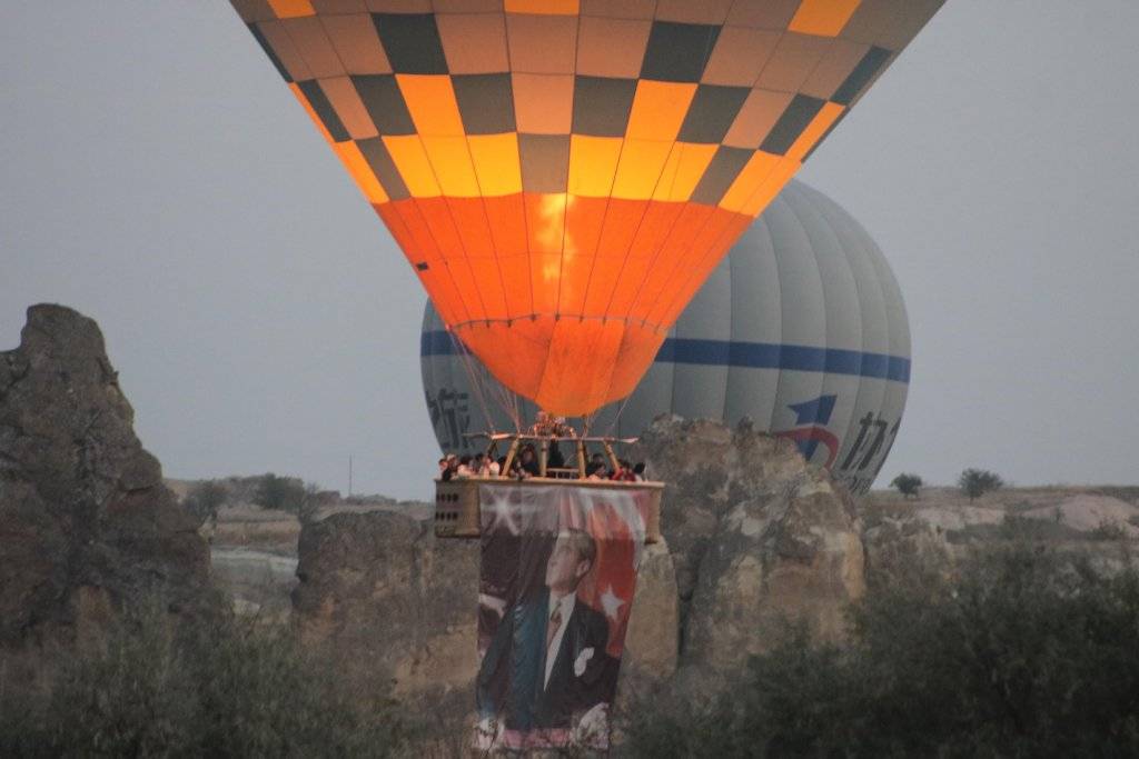 Sıcak hava balonları 10 Kasım'da böyle görüntülendi: Atatürk posterleriyle havalandılar 14