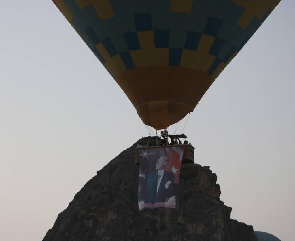 Sıcak hava balonları 10 Kasım'da böyle görüntülendi: Atatürk posterleriyle havalandılar 13