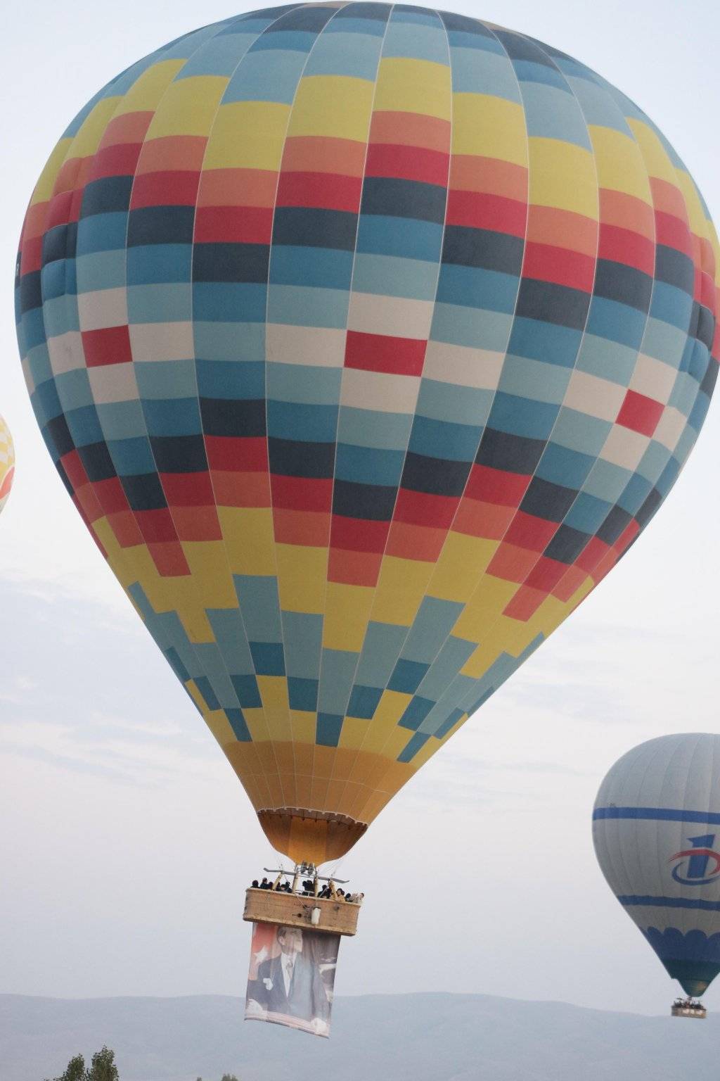Sıcak hava balonları 10 Kasım'da böyle görüntülendi: Atatürk posterleriyle havalandılar 9