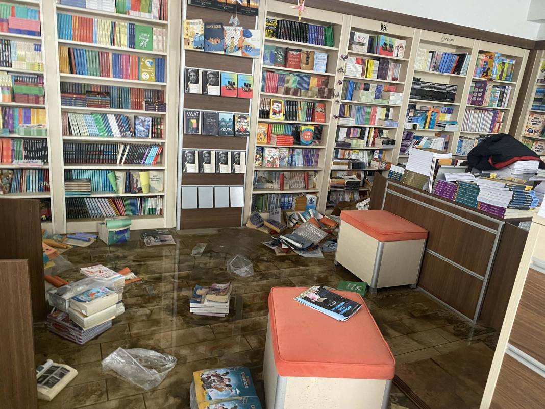 İzmir'de deniz taşkınında hasar büyük: Bini aşkın ev ve işyeri etkilendi 3