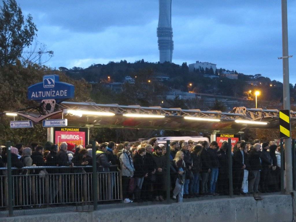 Vapur seferleri iptal edildi, Marmaray ve metrobüste yoğunluk böyle görüntülendi 3