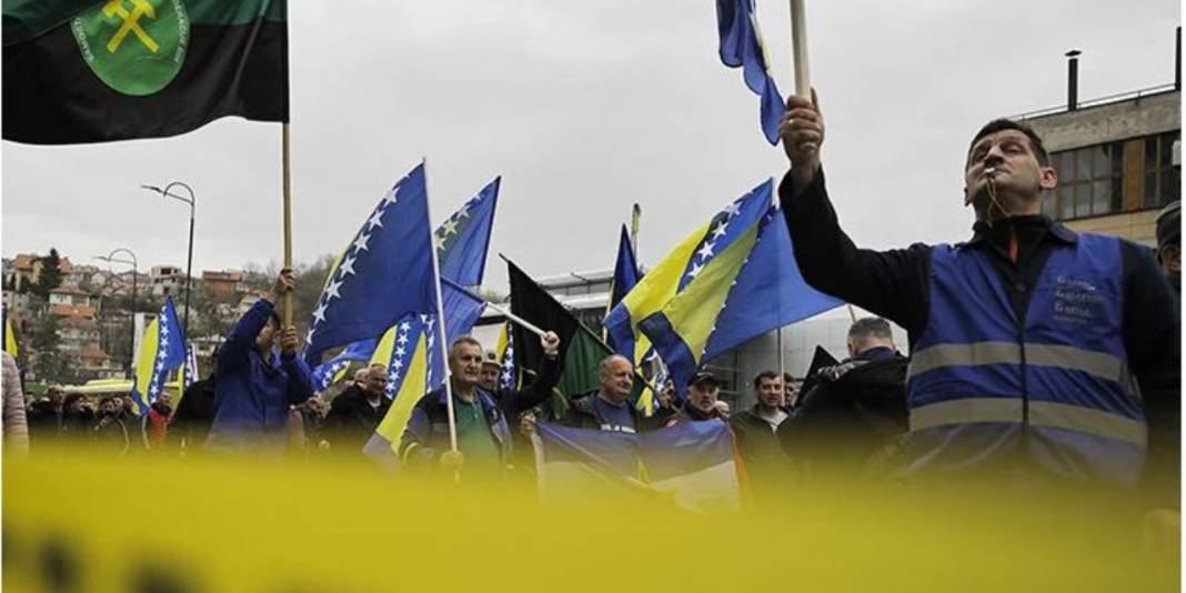 Bosna Hersek'in başkentinde binlerce maden işçisi eylem yaptı 4