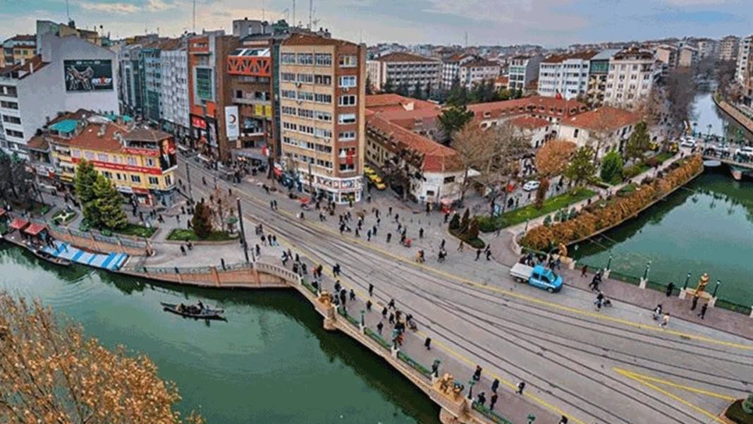 Eskişehir'de kıyasıya rekabet... Peki anket sonuçları nasıl? 3