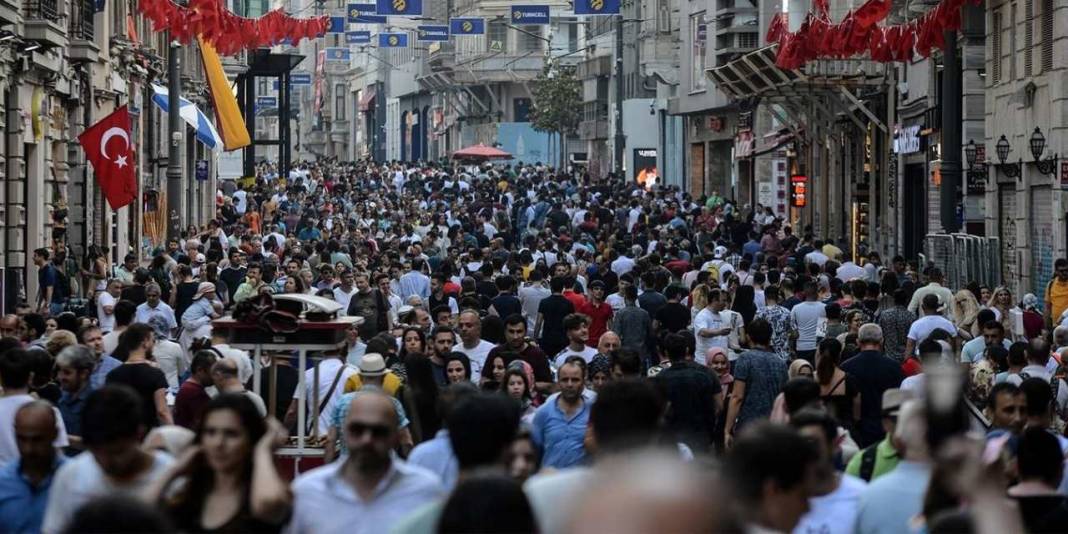 Kapsamlı İstanbul anketi: Önde olan İmamoğlu’nu bekleyen risk ne? 6