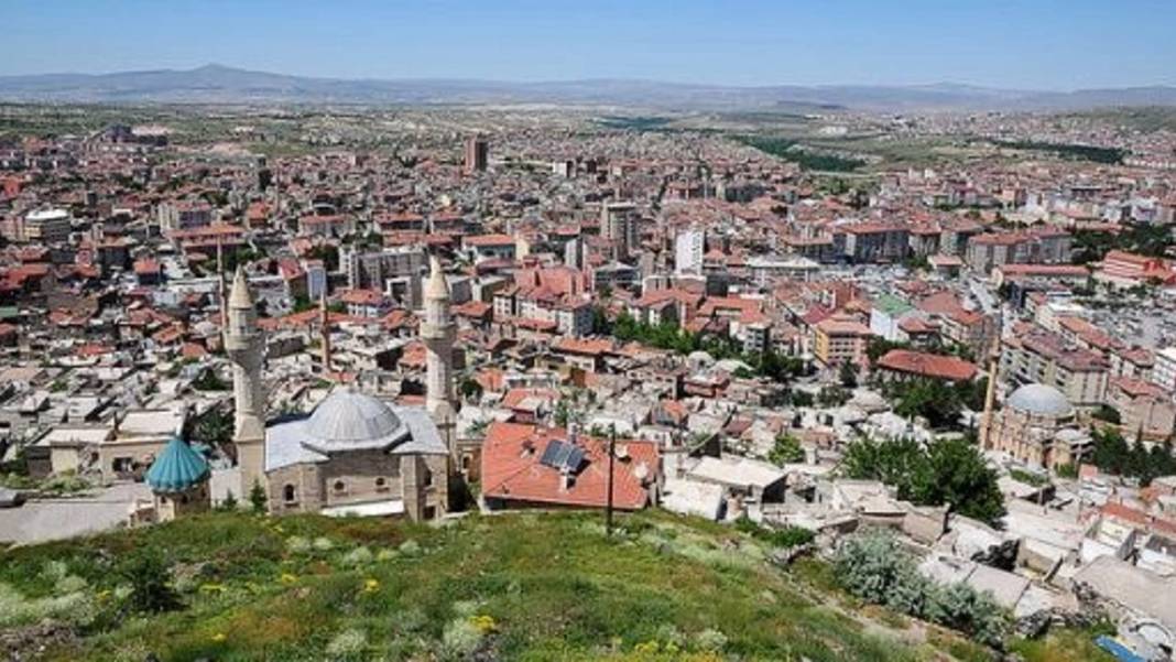 Anket: Adana, Uşak, Nevşehir ve Isparta’da  hangi parti önde 6