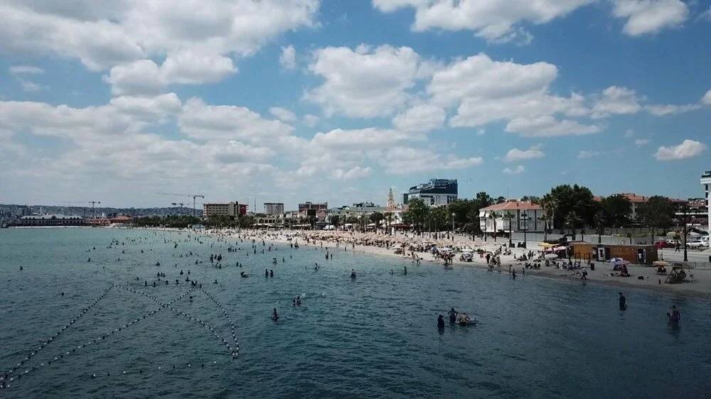 İstanbul'da kalanlar plajlara akın etti 3
