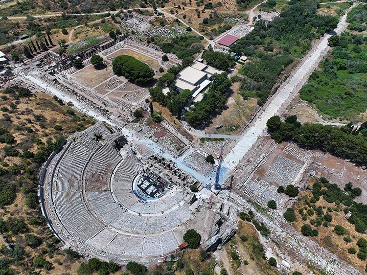 Kazı sonucu bekleniyor: Efes Antik Kenti'nin Koressos Kapısı bulunacak 2