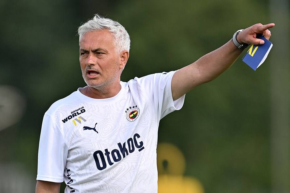 Taraftarlar Fenerbahçe'de Mourinho'nun başarılı olacağını düşünüyor mu? 1