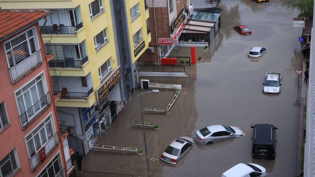 Meteoroloji'den uyarı: Sağanak yağış bekleniyor 11