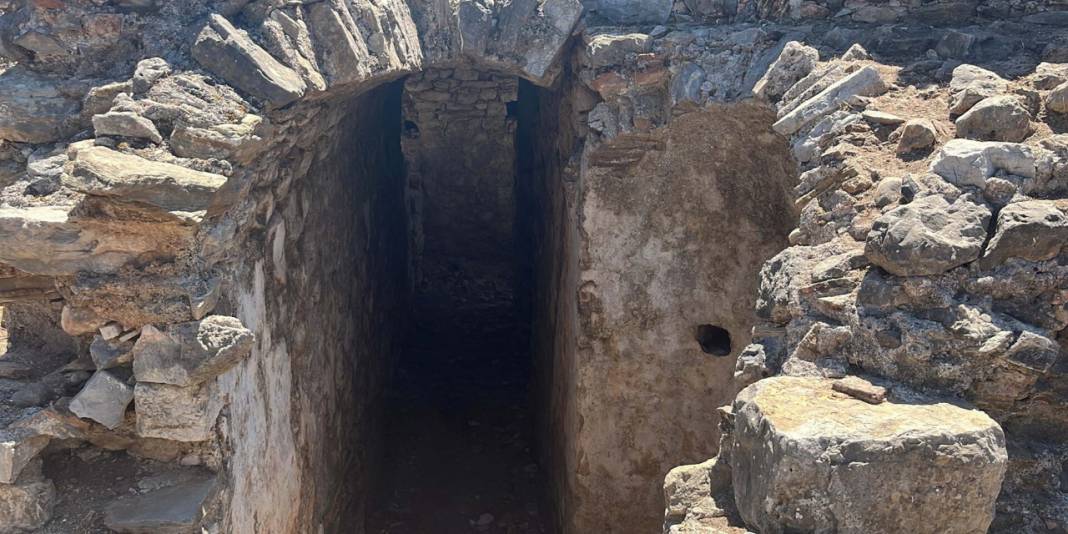 Antik kentte yeni keşif: Vaftizhane ve duvar resimleri büyüledi 1