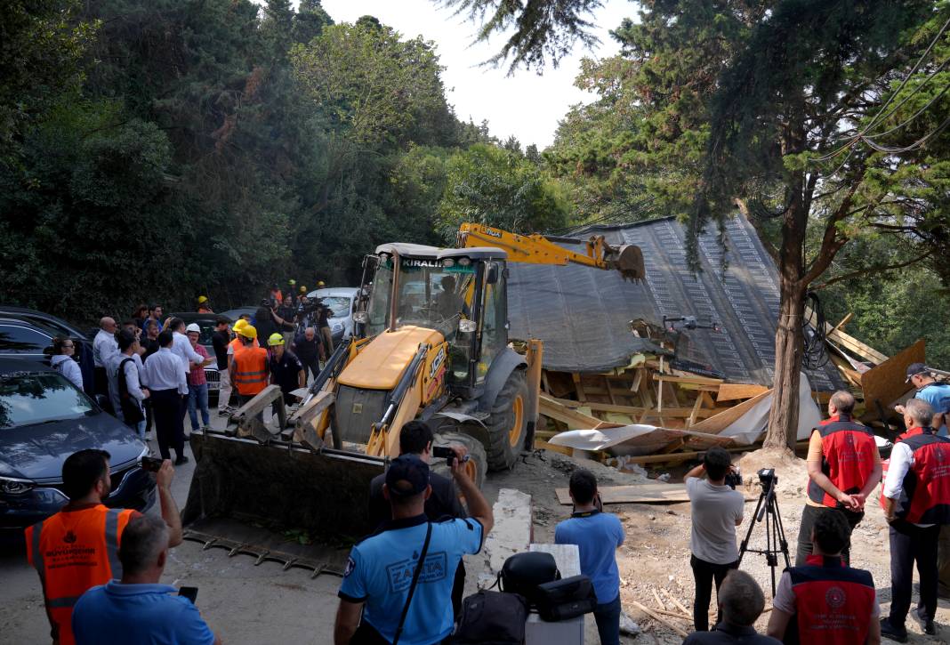 3 gün sürdü: Vaniköy'deki kaçak villanın yıkımı tamamlandı 1