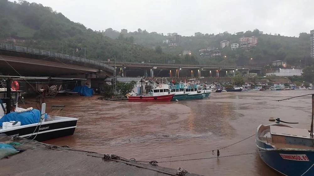 Trabzon'da sağanak: Dereler taştı, 1 kişi kayıp 2