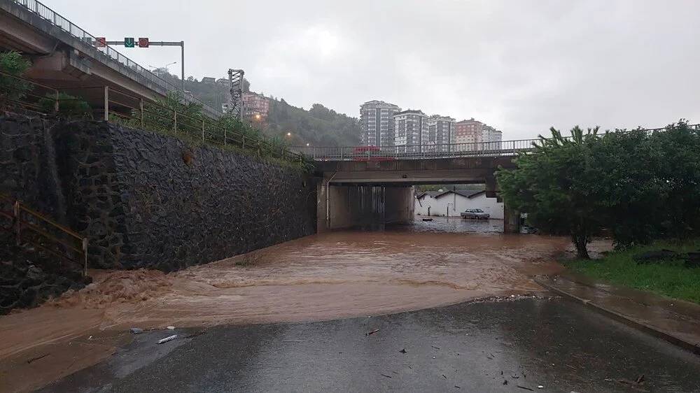 Trabzon'da sağanak: Dereler taştı, 1 kişi kayıp 1