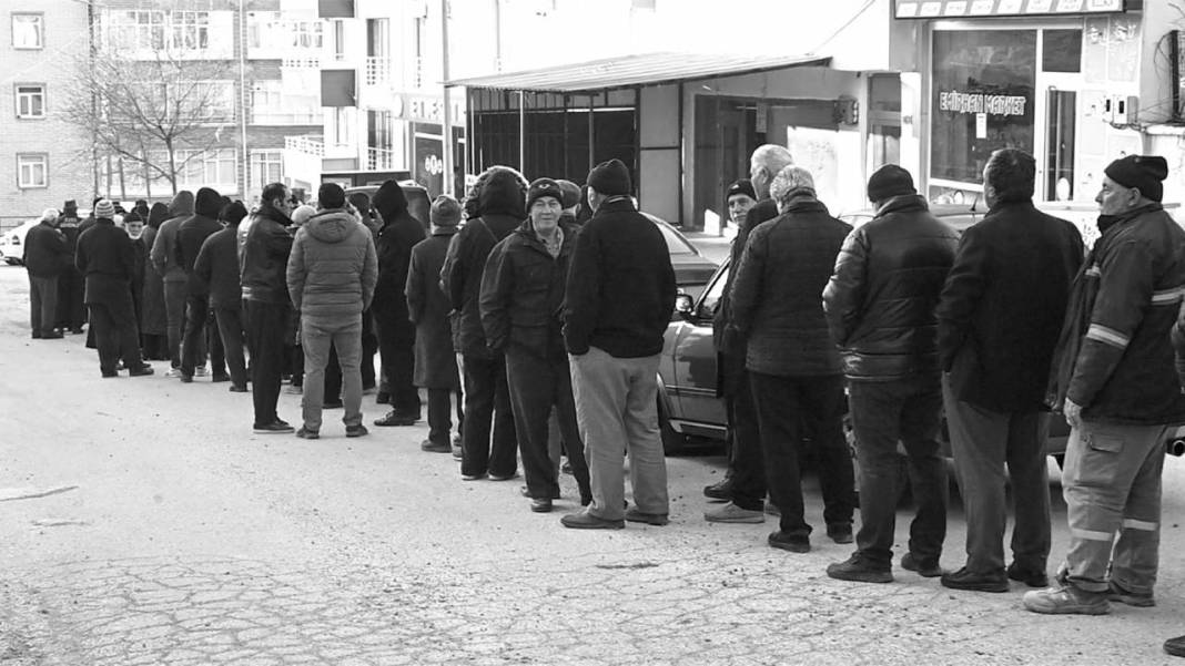 Anket: Erken seçim olsa partiler ne kadar oy alacak? Vatandaş yeni anayasaya ne diyor? 1