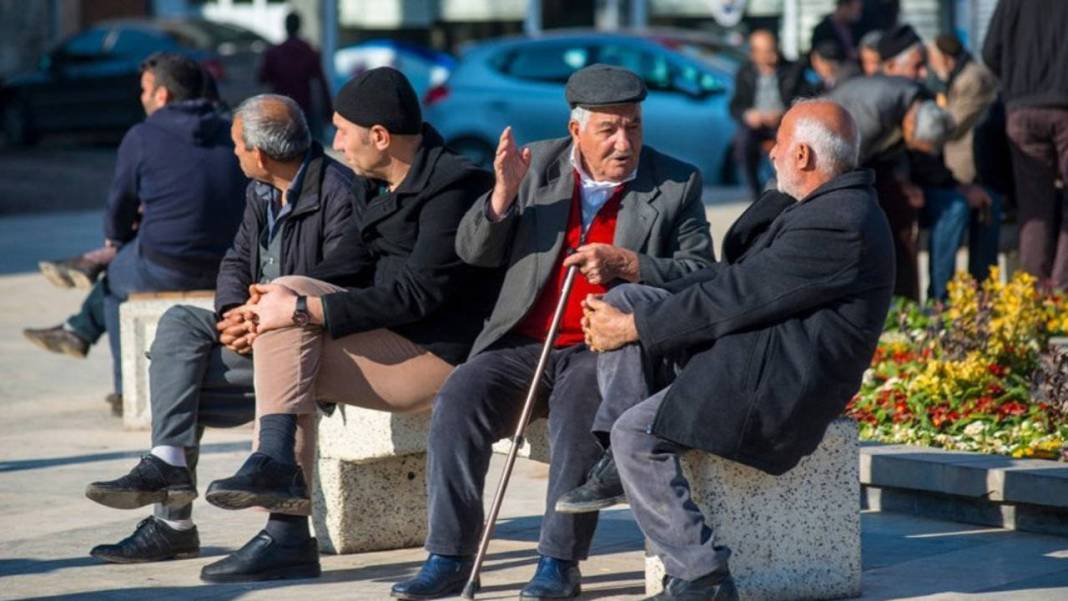 Anket: Emeklilerin oy tercihi nasıl değişti; en çok hangi partiye oy verecekler? 2