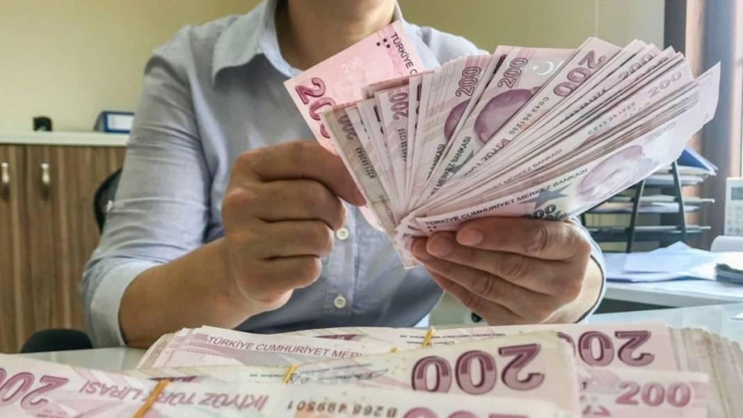 Bankaların faiz yarışı sürüyor: 1 milyon TL'nin aylık faiz getirisi asgari ücretten fazla 9