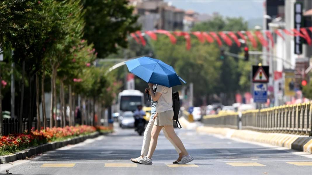 AKOM'dan İstanbullulara sıcak hava uyarısı: Saat verildi, beklenen sıcaklık açıklandı 3
