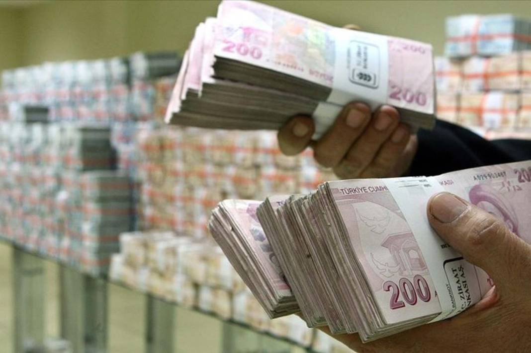 Bankaların faiz yarışı sürüyor: 1 milyon TL'nin aylık faiz getirisi asgari ücretten fazla 12
