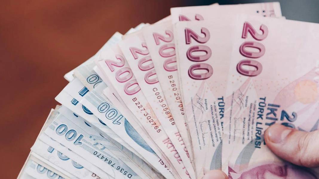 Bankaların faiz yarışı sürüyor: 1 milyon TL'nin aylık faiz getirisi asgari ücretten fazla 3