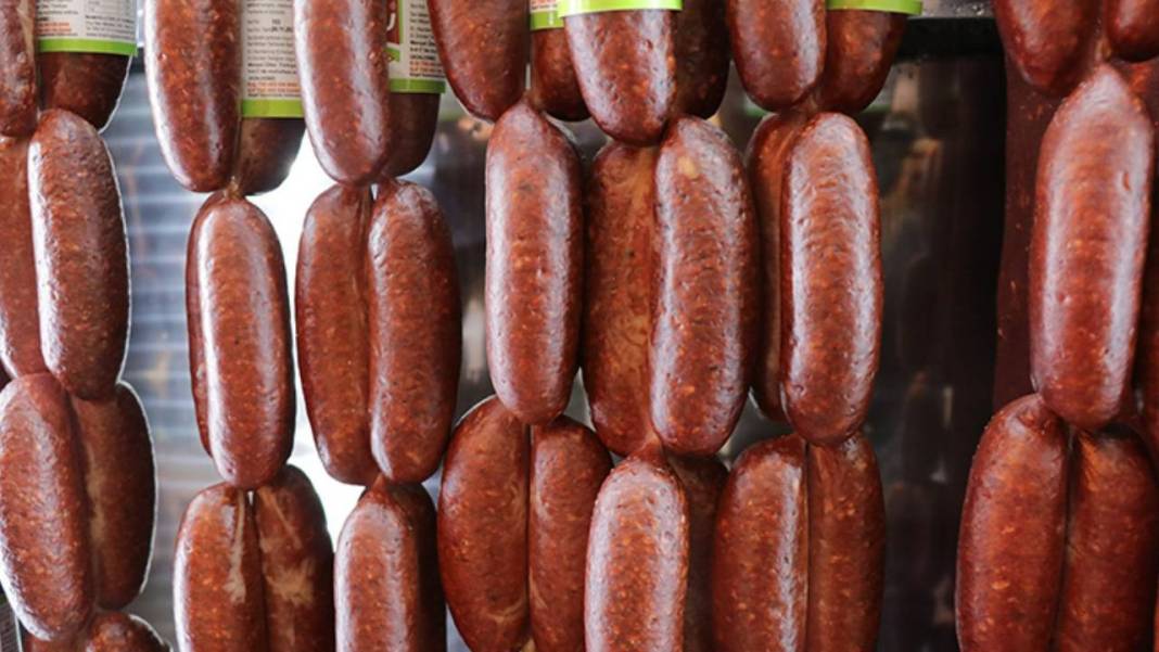 Baharatta yasaklı boya, lahmacunda tek tırnaklı eti, sucukta sakatat... 1