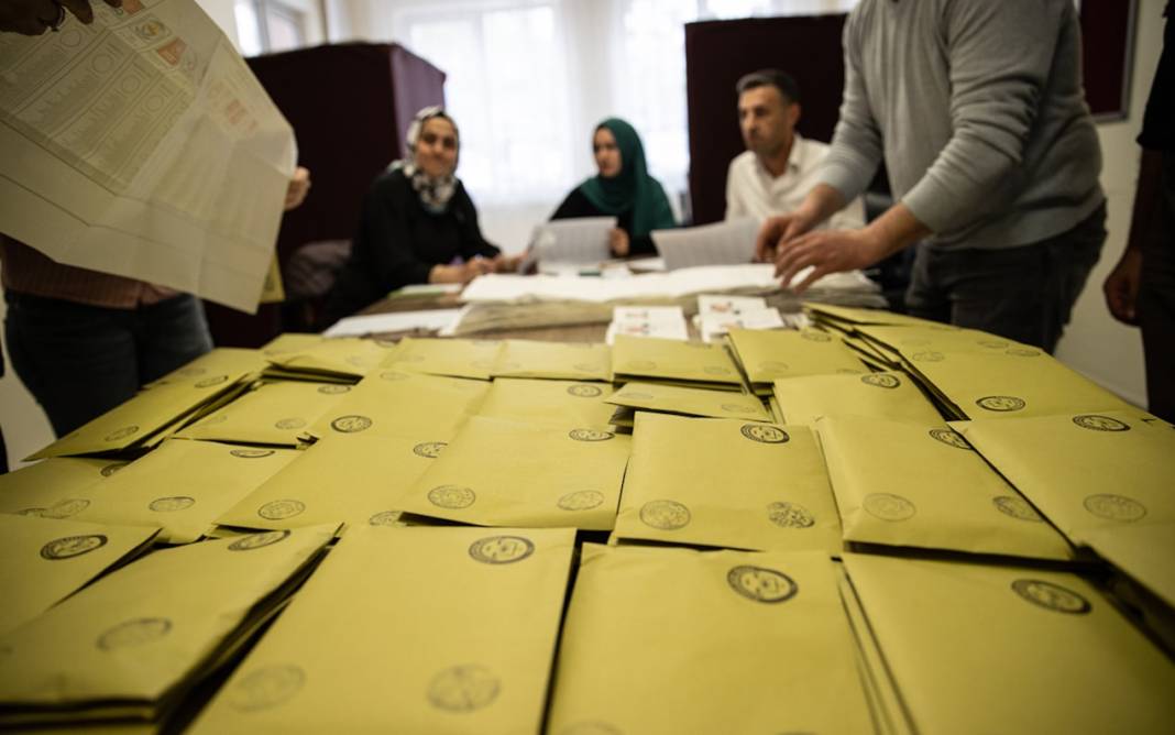 Yeni anketten dikkat çeken sonuçlar: CHP ile AKP arasındaki puan farkı kapandı 6