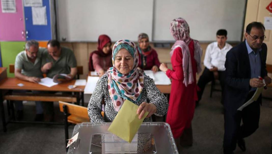 Erken seçim olursa kadınlar kime oy verecek? CHP ile AKP arasında dikkat çeken oy farkı 5