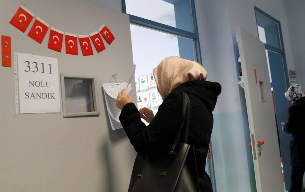 Erken seçim tartışmaları sürerken dikkat çeken anket: Kadınlarda en çok hangi parti oy alıyor 1