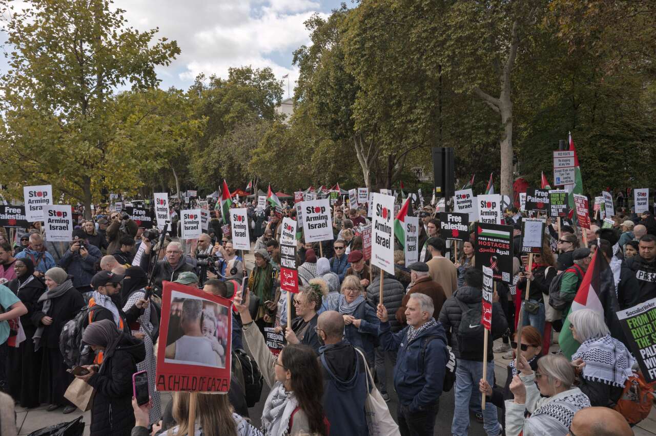 Londra’da on binler Filistin için yürüdü: Met Polisi’nden sıkı kordon ve yüz maskesi kısıtlaması 3